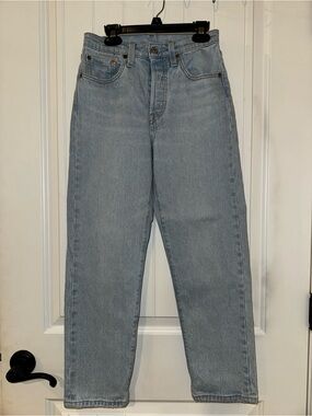 Light Blue Women’s Relaxed Fit Levi Jeans W24 L26